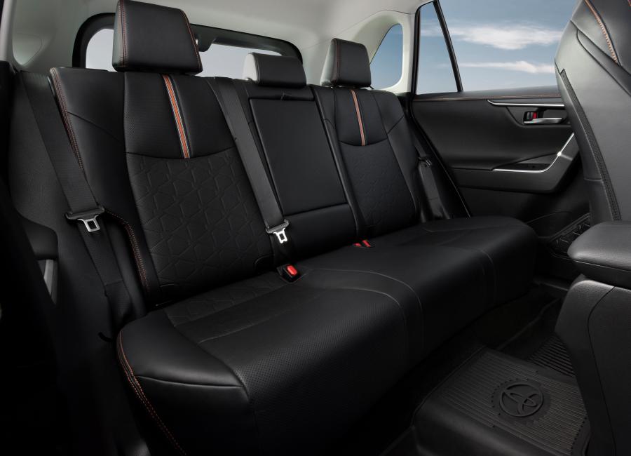 Интерьер Toyota RAV4 Adventure 2018 года  (NA) (фото 185 из 196)